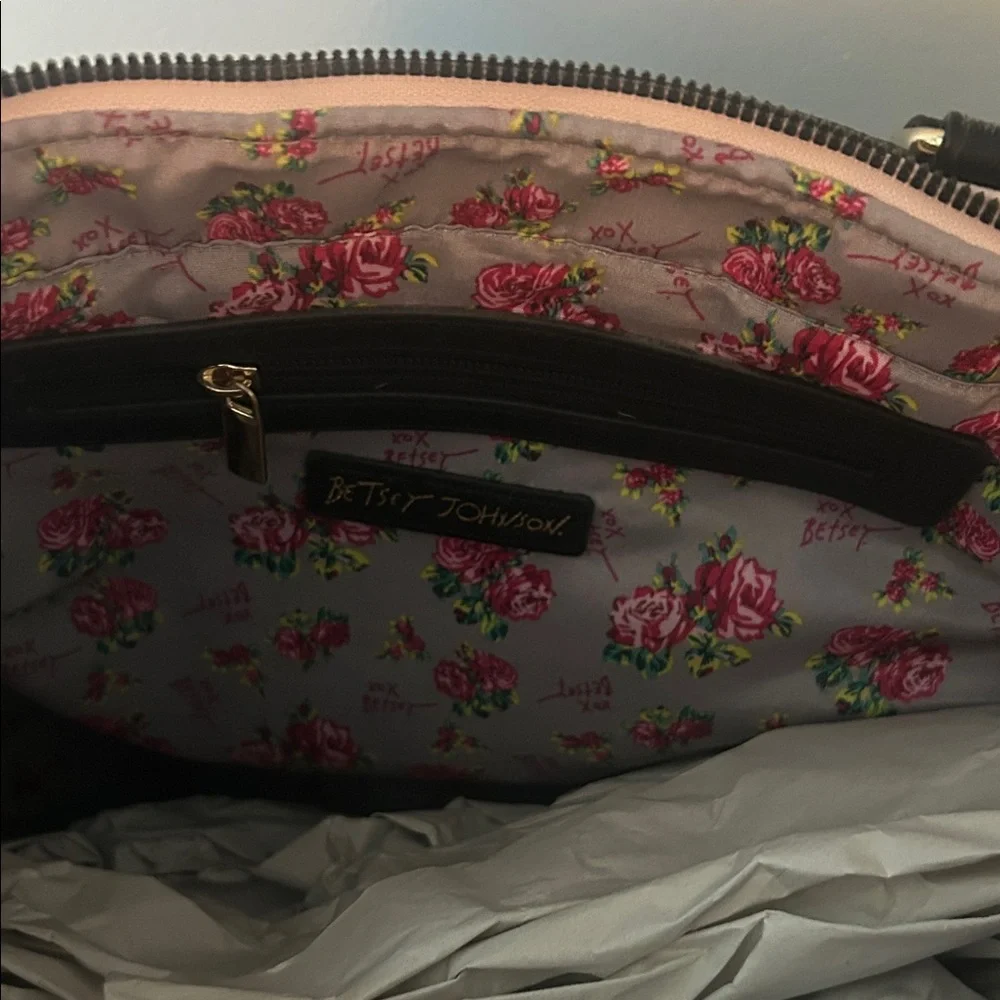 Betsey Johnson Kitsch Phone Tote - Picture 4 of 6